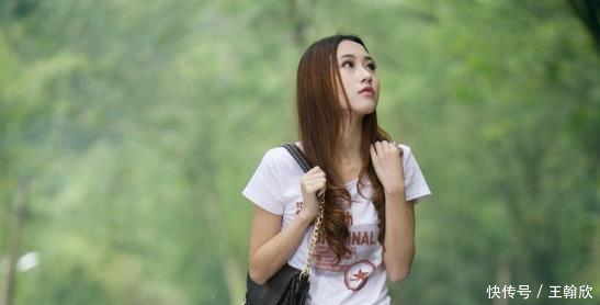 优雅清爽的牛仔裤美女，轻松秀出大长腿，网友动人心扉