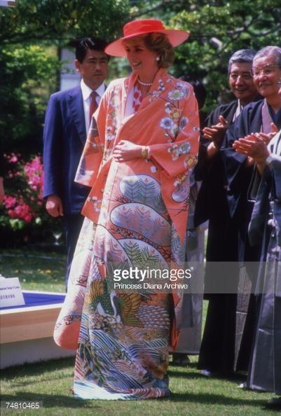 戴安娜王妃引领时尚，成为英国优雅之星，穿上和服美的不可方物