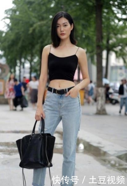 风采|街拍:优雅洋气的小姐姐,展现高挑身段,是别样的风采