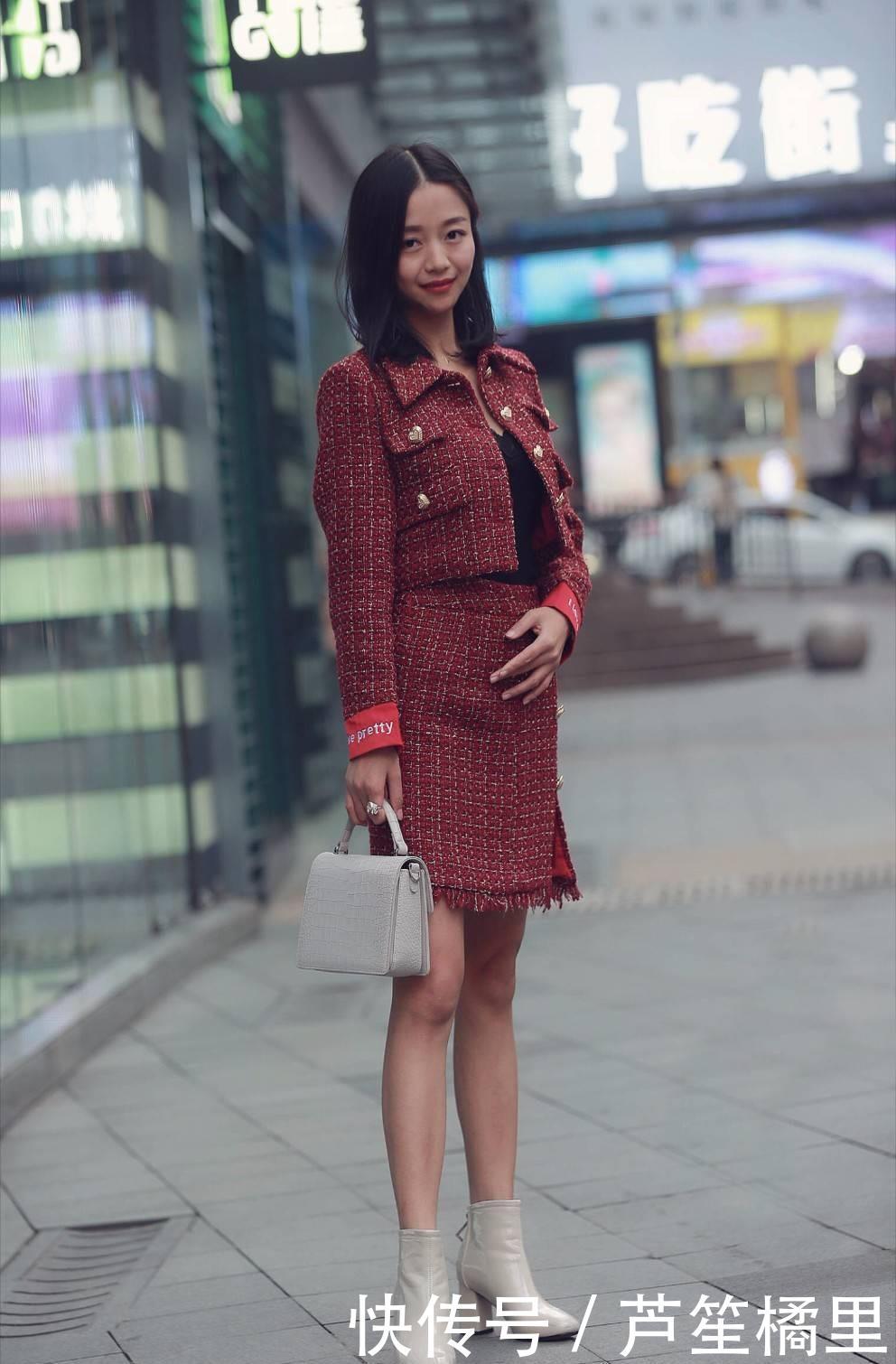 『美女』美女穿职业装配上高跟黑丝,尽显职场女性性感魅力