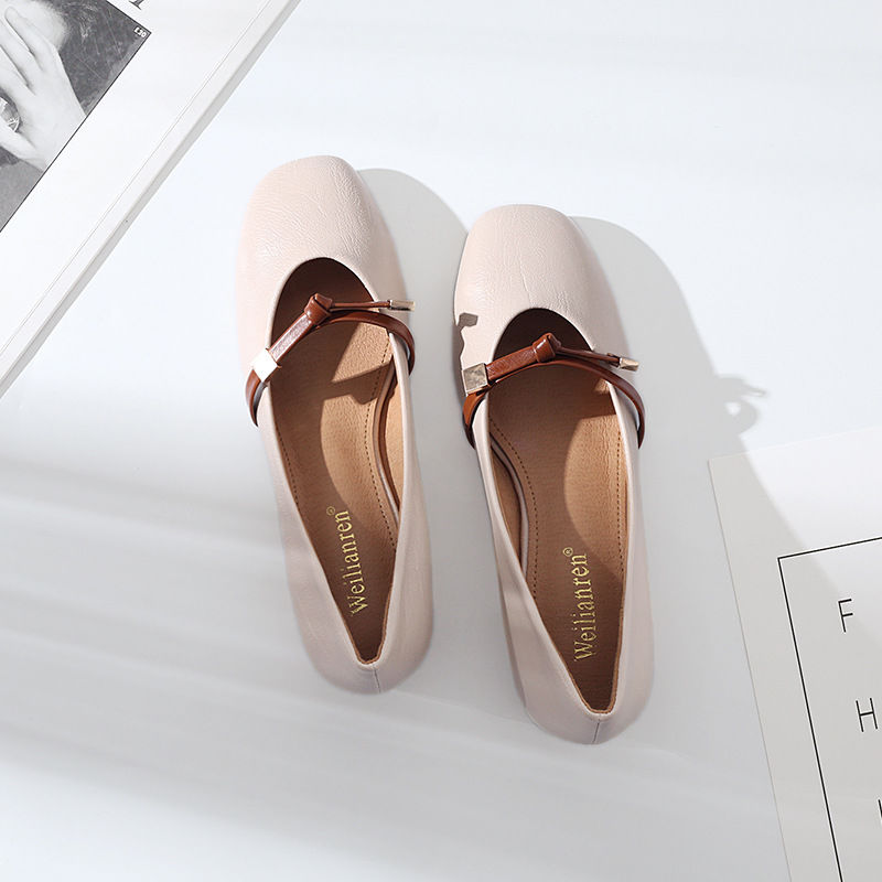 原来越多的女人都不穿高跟鞋了，今夏流行“原宿风”，清新显气质