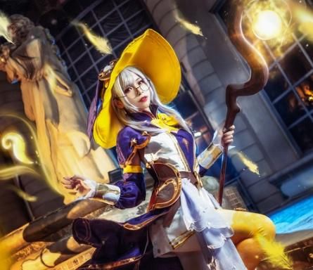  『设计』王昭君的“V领牛角鞋”火了，这设计简直绝了，一双腿瘦了近两圈