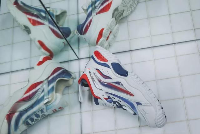 巴黎时装周走秀款！李宁极光天行周六即将发售！