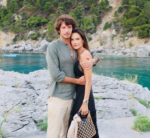 被誉为维密台柱,还是巴西第一美人,模特“失业”后成旅行狂人?