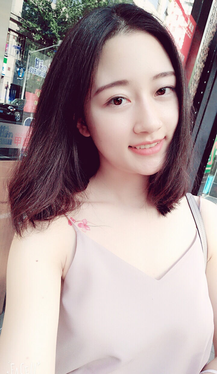 天然美女看着就是舒服!