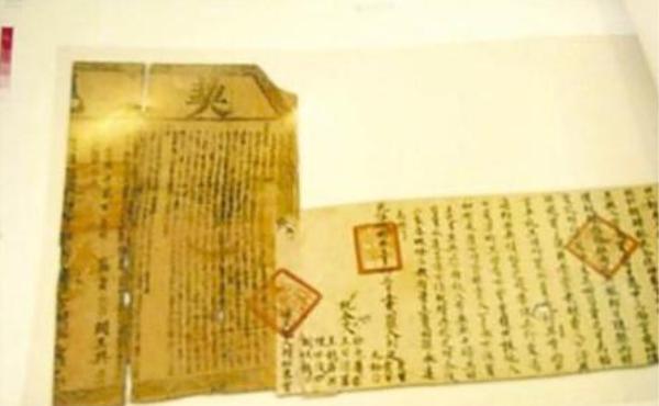  『元朝』老太破屋翻出泛黄旧纸，专家看后交给国家，首长忙问“您父亲是”