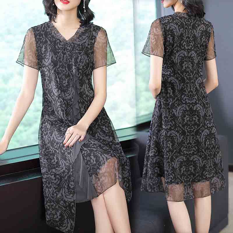 女人三分本色，七分靠打扮，真丝连衣裙，减龄显美嫩，一见倾心