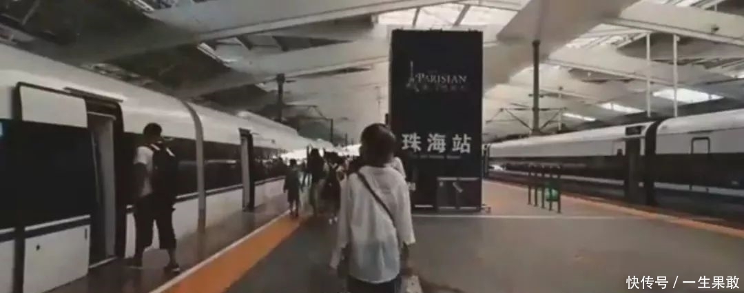 老外坐中国高铁直呼：太不可思议了！这感觉棒极了