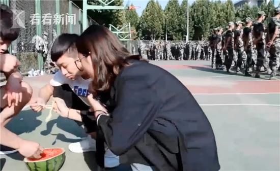 晚读快讯：没回微信被开除、MH370辟谣、吃西瓜诱惑军训生……