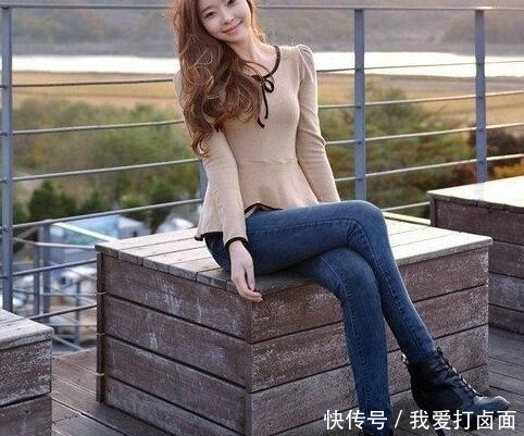  『美女』时尚个性的牛仔裤美女，身材一级棒，非常有魅力！