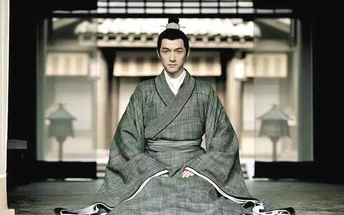 蔡徐坤：做一个精致男孩有问题吗？