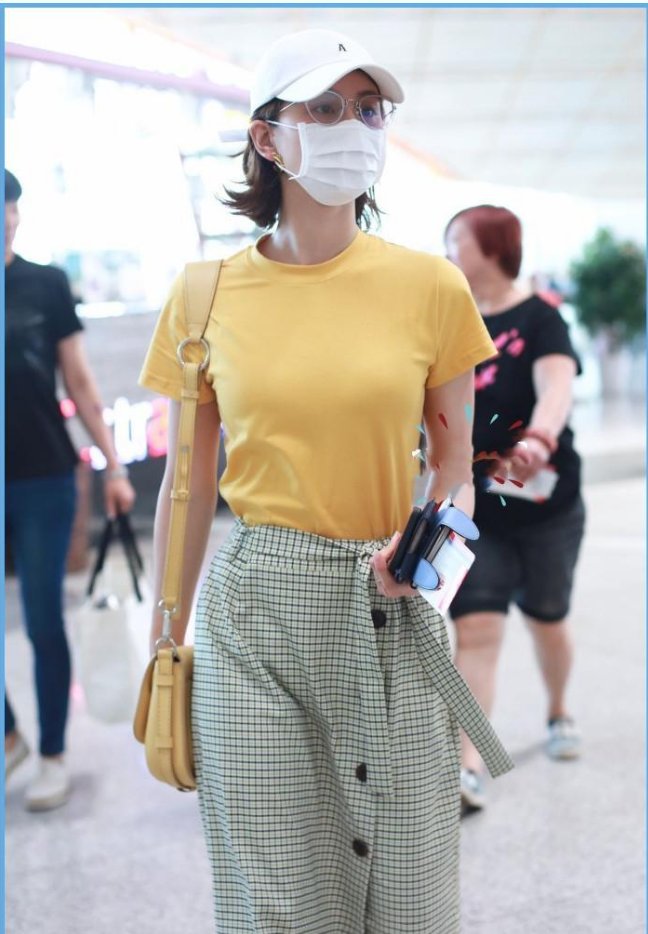 吴昕厉害!160穿半身裙不输165刘诗诗，网友:头次发现你腿那么长