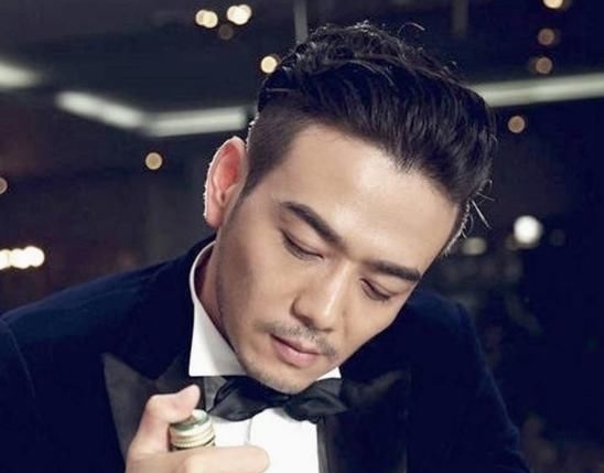 「发型就」男生背头发型之如何展现你放纵不羁的时尚魅力