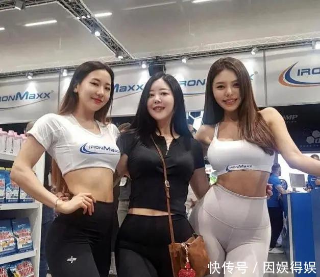 「展现女性」紧身打底裤将女性的身材展现的更加的完美,具有很好视觉冲击力