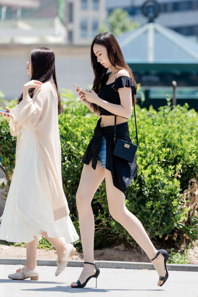 大长腿小姐姐，高跟鞋鞋跟是真细