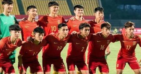 剧情反转！权威记者爆料周俊辰重罚原因，球迷评论足协恐吃官司！