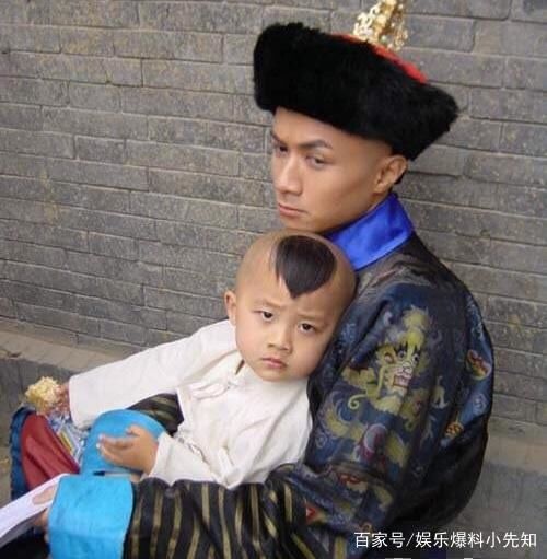 吴秀波事件不断，圈内好友无人帮他发声，疑似这位童星为其辟谣