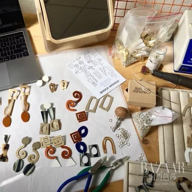 谁的小眼睛还没看过来，我的XXXL号耳环吸引不了你么?