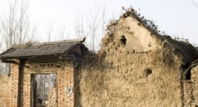 农村的老宅子，为何有人就能住上百年，无人住几年就会“坍塌”？