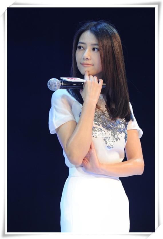 本以为高圆圆穿鱼尾裙就够美了，看到张梓琳才知道什么是最美身材