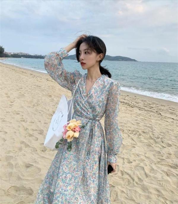  「碎花裙」经典搭配简约又时尚，穿出女神的气质！
