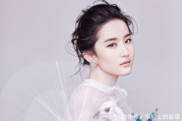  #天生#有这些面部特点的女孩，都是天生“精致脸”，难怪讨异性喜欢