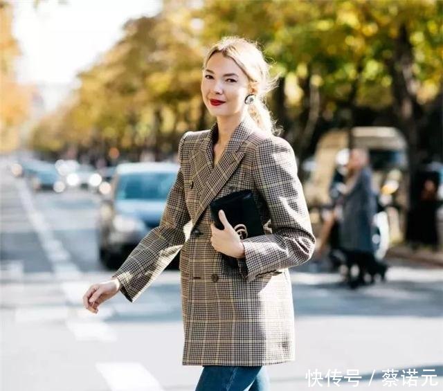 『技巧』不论年纪多大的女人,学会这四个单品搭配技巧,秒变行走的衣架