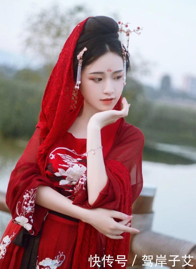  [汉服]这些“上架嫌它丑，下架求成狗”的绝版汉服，有你的梦中情裙吗