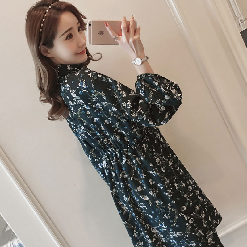 母爱真伟大，出门哺乳不尴尬，学学下面辣妈这样穿，洋气不走光