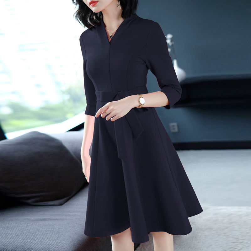 我的天!老婆不穿裤子更美了，直接穿这种裙子出门，美不胜收