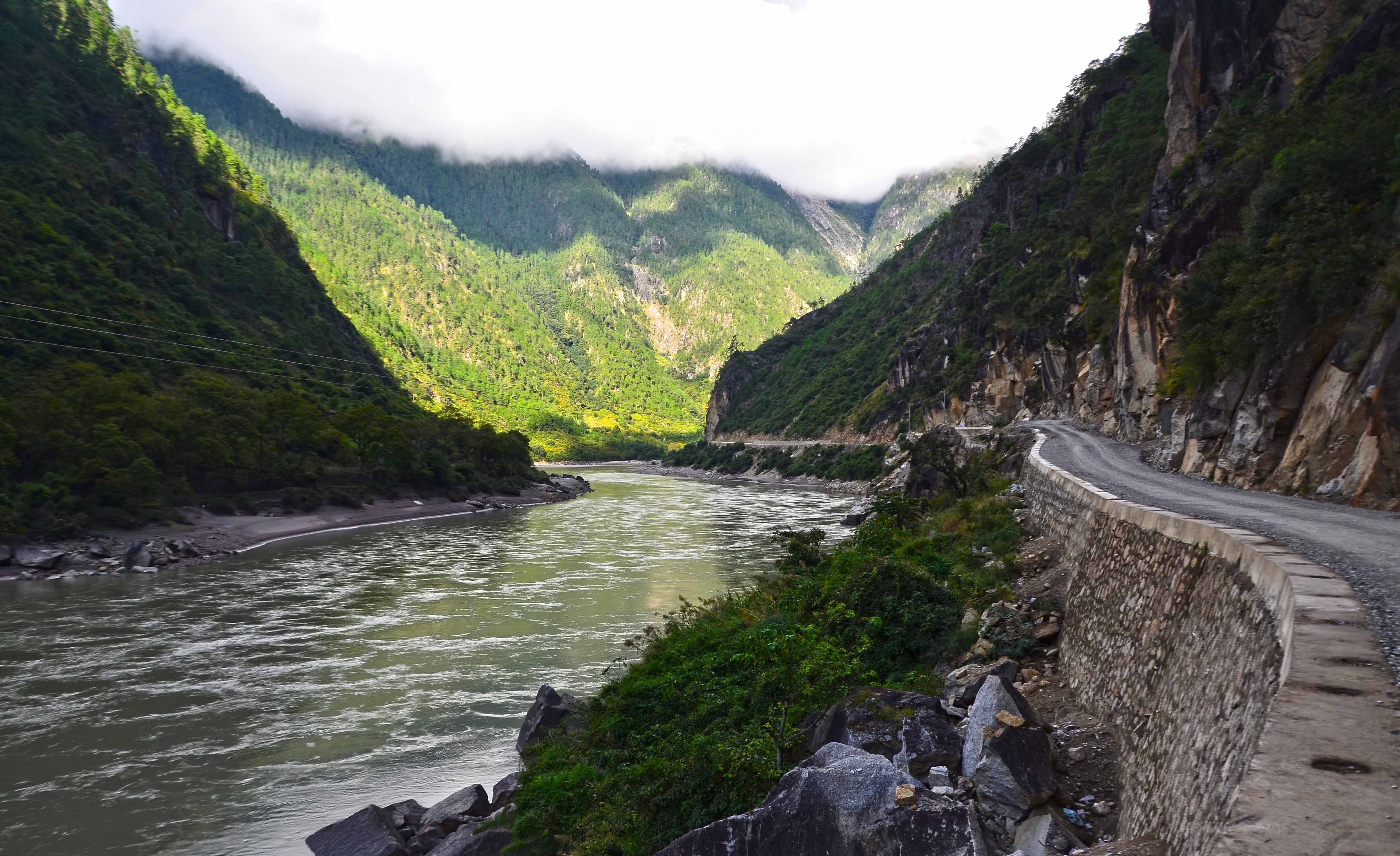 真正的怒江第一湾在哪里?不在西藏不在缅甸，而是在云南