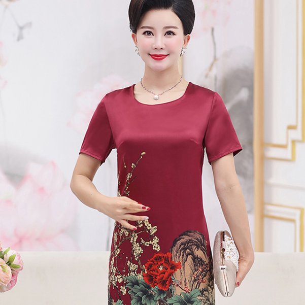 好看大气的妈妈裙来了，邻居都说好看，显得年轻高贵感