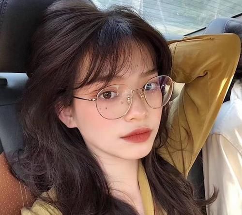  [脸上]女生有这“4个特征”在脸上，颜值瞬间老很多，20岁像40岁！