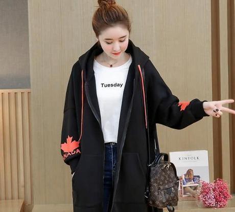 马上就到中秋，别买风衣了！今年流行穿洋气卫衣，显瘦显嫩超养眼