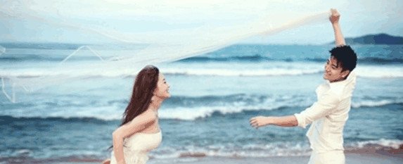 贾乃亮坐实离婚传闻,李小璐深夜独自重返求婚地?,网友:后悔有