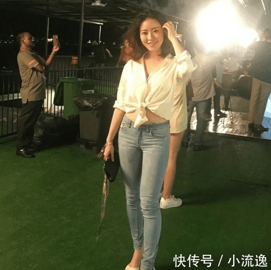  「女人」人家都说穿紧身牛仔裤的女人更妩媚更干练，今天总算是体会到了