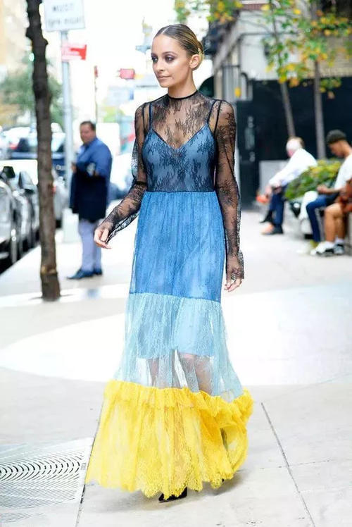 早秋裙子这么穿最时髦!!!