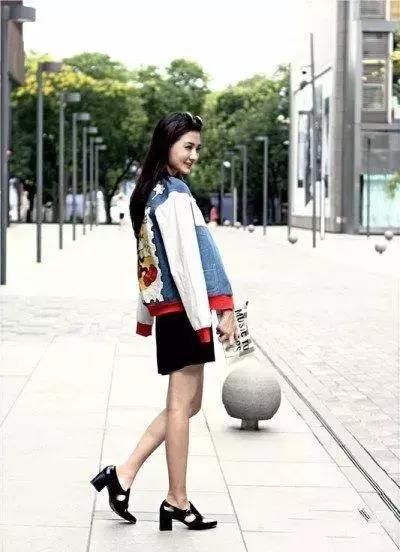 当杨幂与徐璐同穿黑色抹胸裙，网友：终于知道清新和油腻的差距了