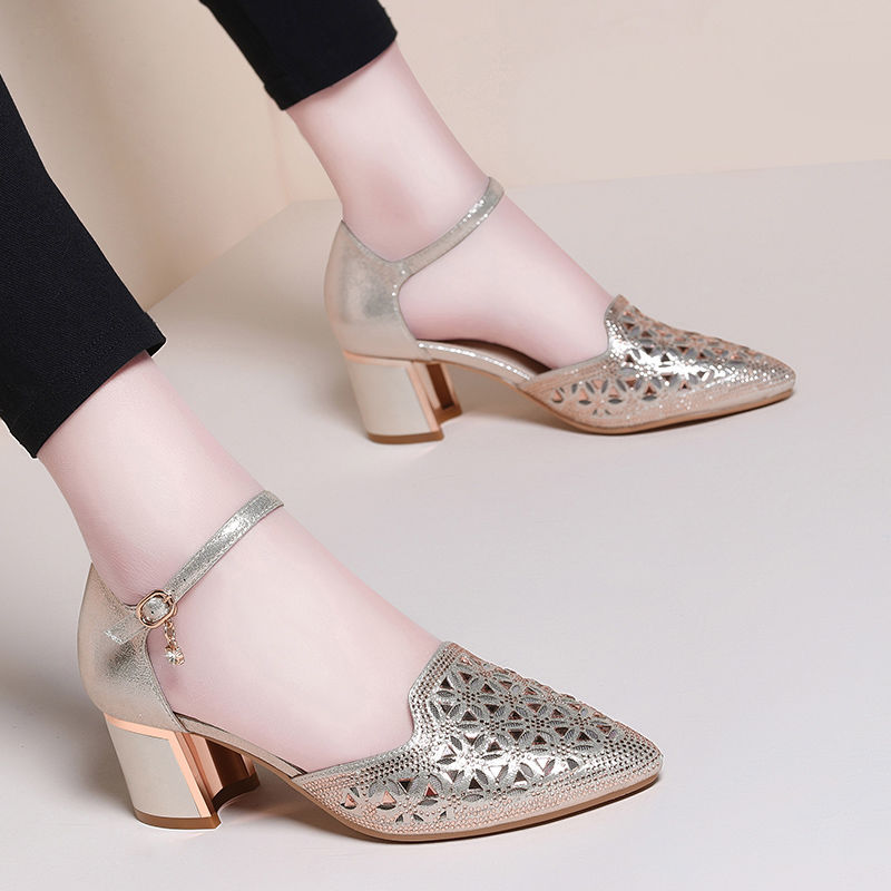 平稳舒适的粗跟单鞋，适合30岁以上的女人，显高又显气质