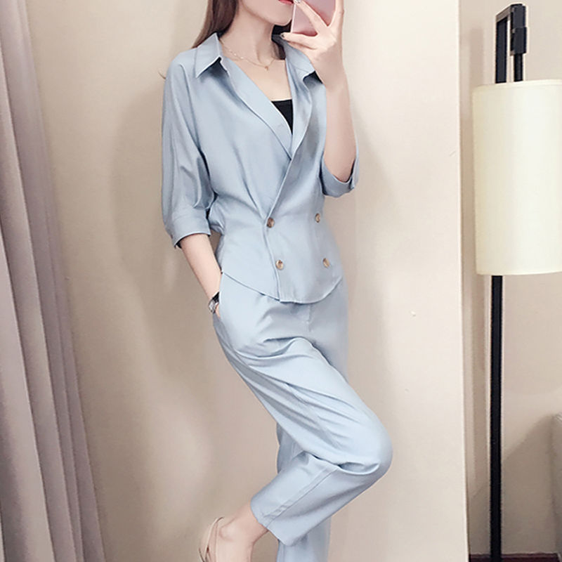 7080后的女人自带知性美，九月就穿这样的气质套装，优雅减龄