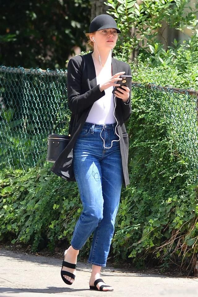 巧穿搭|吴宣仪这双凉鞋还可以，显腿长