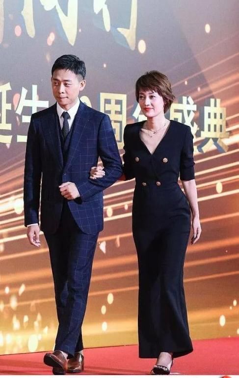 当马伊琍和俞飞鸿同穿连体裤，终于见识了高级脸的最高级形式！