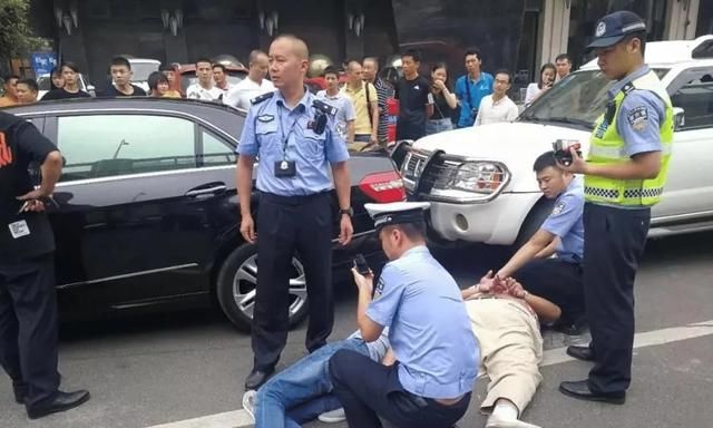  [碰瓷者]开车遇到“碰瓷”不要慌，说出这3句话，很容易吓跑对方