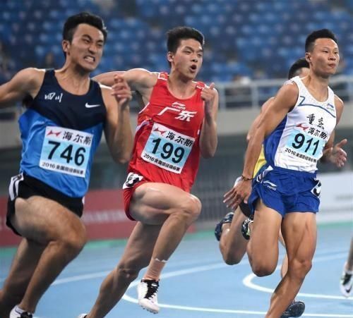  「遭遇」21秒整！中国短跑新星上演谢震业遭遇：2道出发弯道影响速度发挥