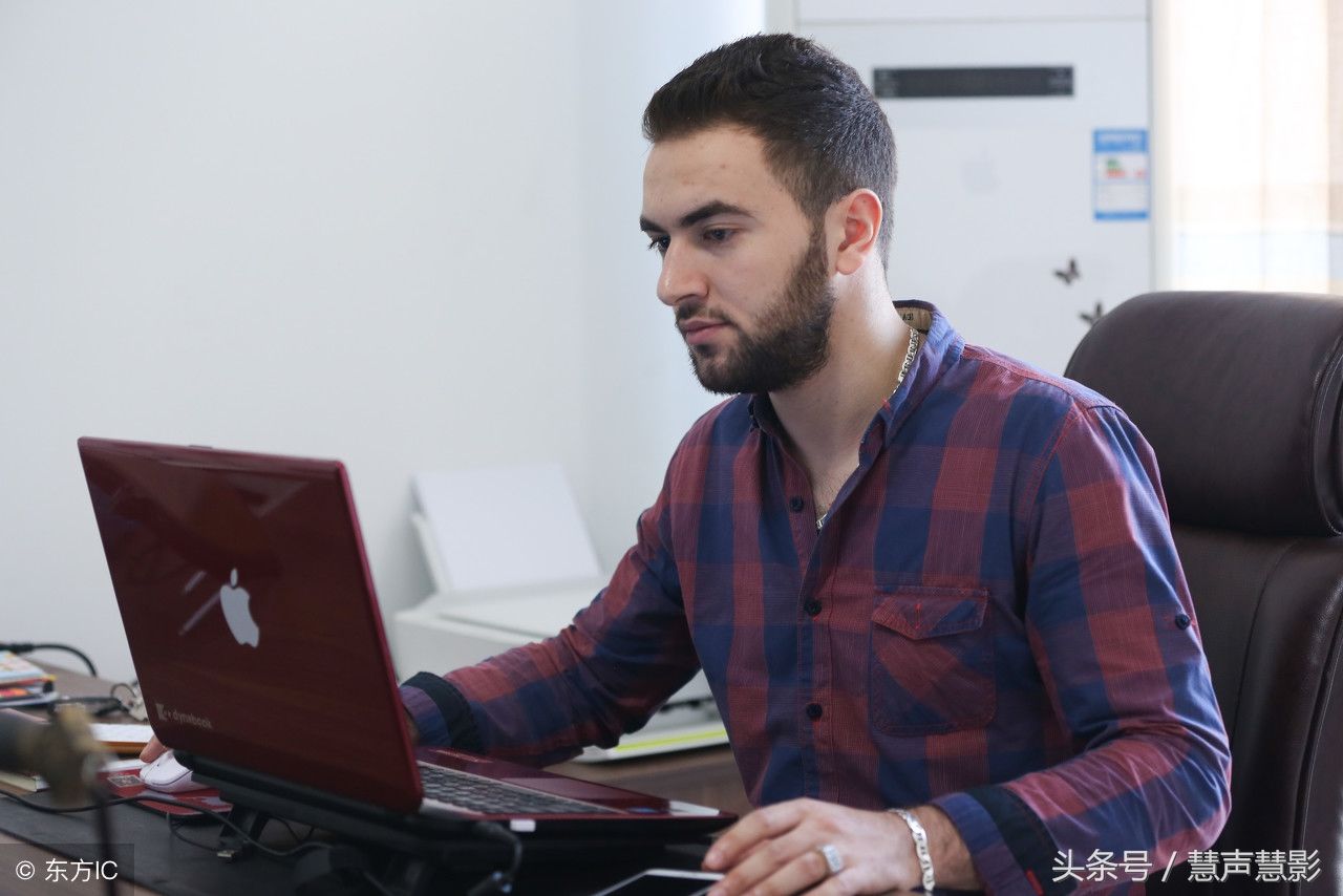 叙利亚小伙做淘宝模特日赚5000元,梦想买100