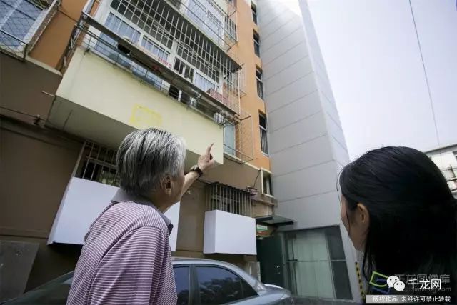 石景山老楼居民新年用上新电梯，下楼遛弯不再愁~