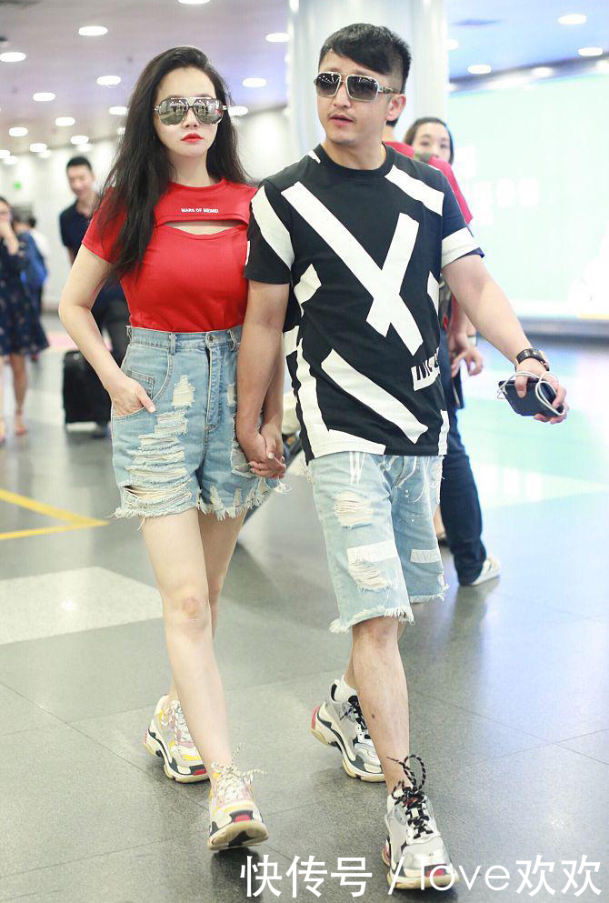 冉莹颖太疯狂了！紧身短袖硬在胸口挖个洞，邹市明都不好意思看了