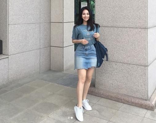 健身女神化身衣模，挑战各种穿衣风格，网友：穿瑜伽裤最好看！