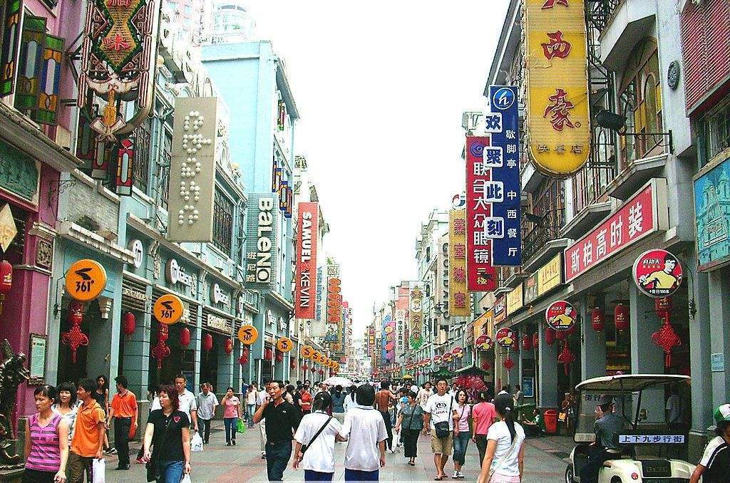 假如给你500万，在北京、上海、广州、成都定居，你会选择哪个？