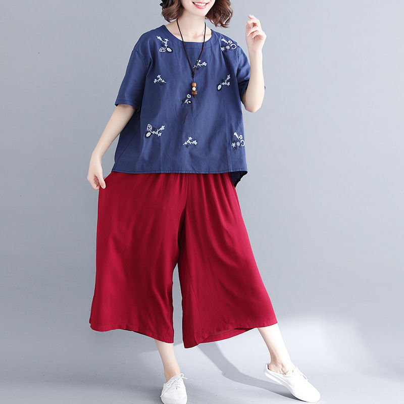 下半身胖，别穿紧身裤，尴尬!看:这么穿，不松不紧，美得刚刚好